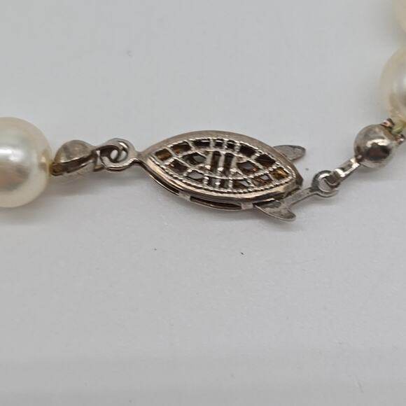 White 8mm Round Simulated Pearl Knotted 18" Necklace Filigree Fishhook Clasp - Picture 4 of 7